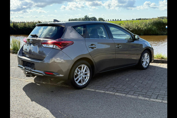 Toyota Auris 1.3 NAVI-CAMERA-TREKHAAK-CLIMA