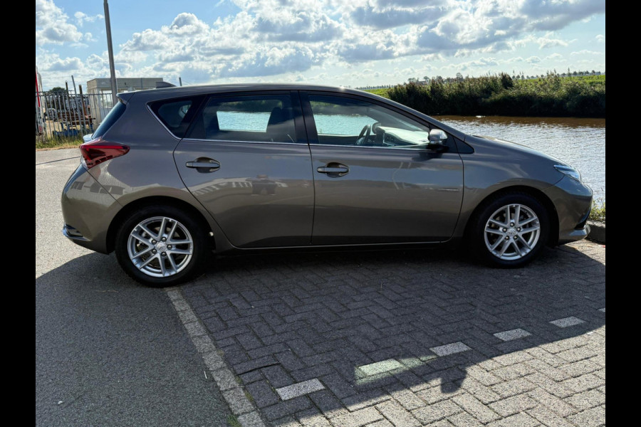Toyota Auris 1.3 NAVI-CAMERA-TREKHAAK-CLIMA