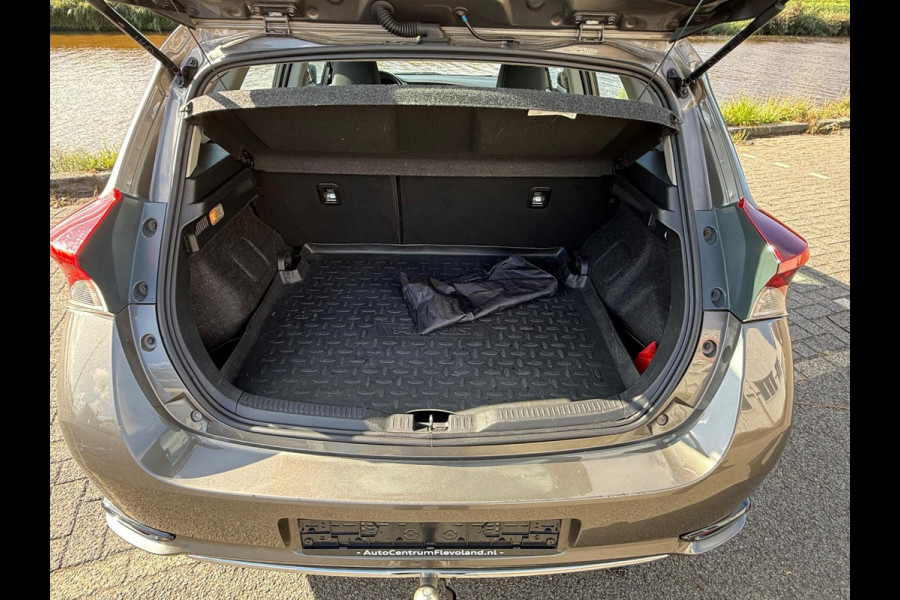 Toyota Auris 1.3 NAVI-CAMERA-TREKHAAK-CLIMA