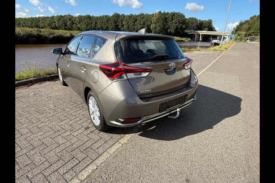 Toyota Auris 1.3 NAVI-CAMERA-TREKHAAK-CLIMA