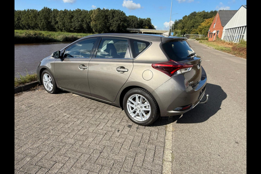 Toyota Auris 1.3 NAVI-CAMERA-TREKHAAK-CLIMA