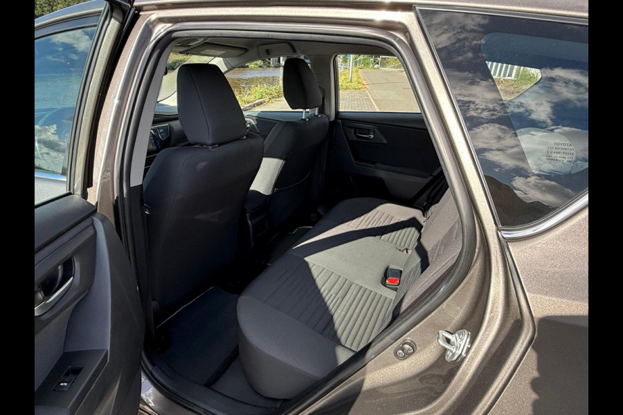 Toyota Auris 1.3 NAVI-CAMERA-TREKHAAK-CLIMA