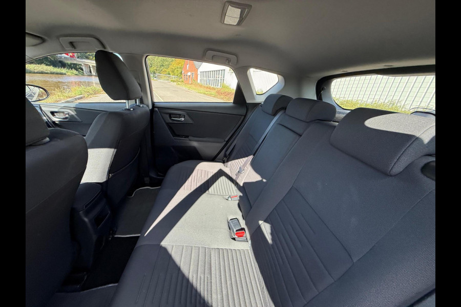 Toyota Auris 1.3 NAVI-CAMERA-TREKHAAK-CLIMA