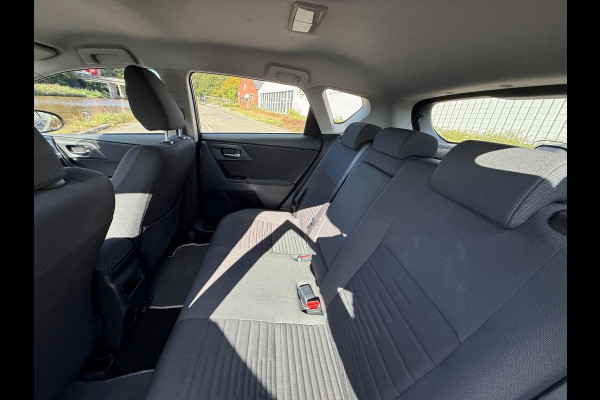 Toyota Auris 1.3 NAVI-CAMERA-TREKHAAK-CLIMA