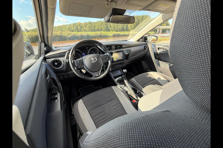 Toyota Auris 1.3 NAVI-CAMERA-TREKHAAK-CLIMA