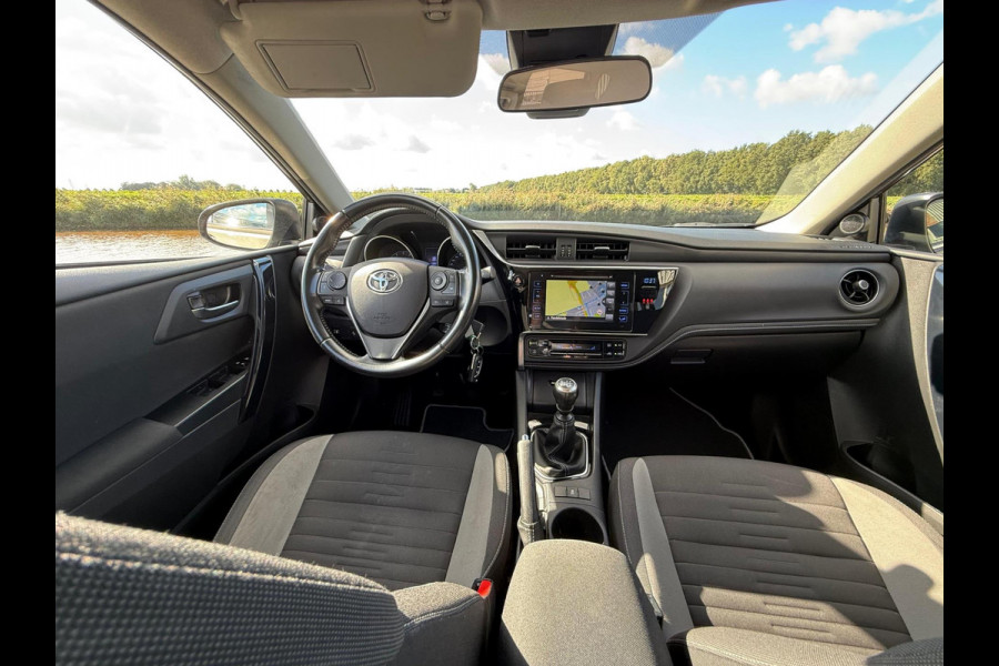 Toyota Auris 1.3 NAVI-CAMERA-TREKHAAK-CLIMA