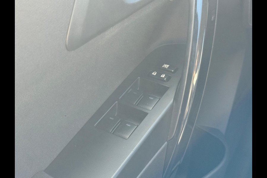 Toyota Auris 1.3 NAVI-CAMERA-TREKHAAK-CLIMA
