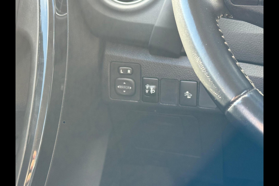 Toyota Auris 1.3 NAVI-CAMERA-TREKHAAK-CLIMA