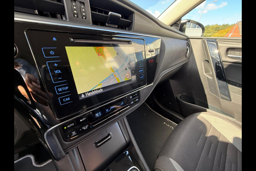Toyota Auris 1.3 NAVI-CAMERA-TREKHAAK-CLIMA