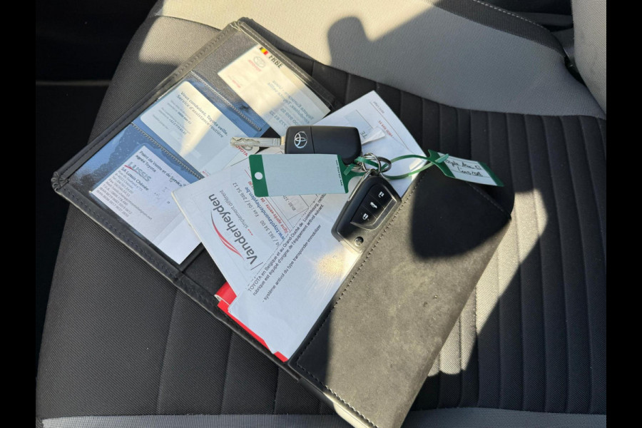 Toyota Auris 1.3 NAVI-CAMERA-TREKHAAK-CLIMA
