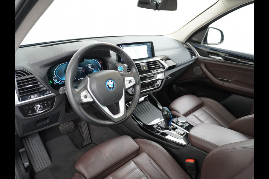 BMW iX3 High Executive 80kWh Leder Adap.Cruise Apple Carplay Android Auto Navi Ecc 360°Camera Panoramaschuifdak Harman&Kardon®SurroundSo Stoelverwarming Parkeer+Achteruitrij assistent Led Origineel Nederlandse Auto Zeer compleet!