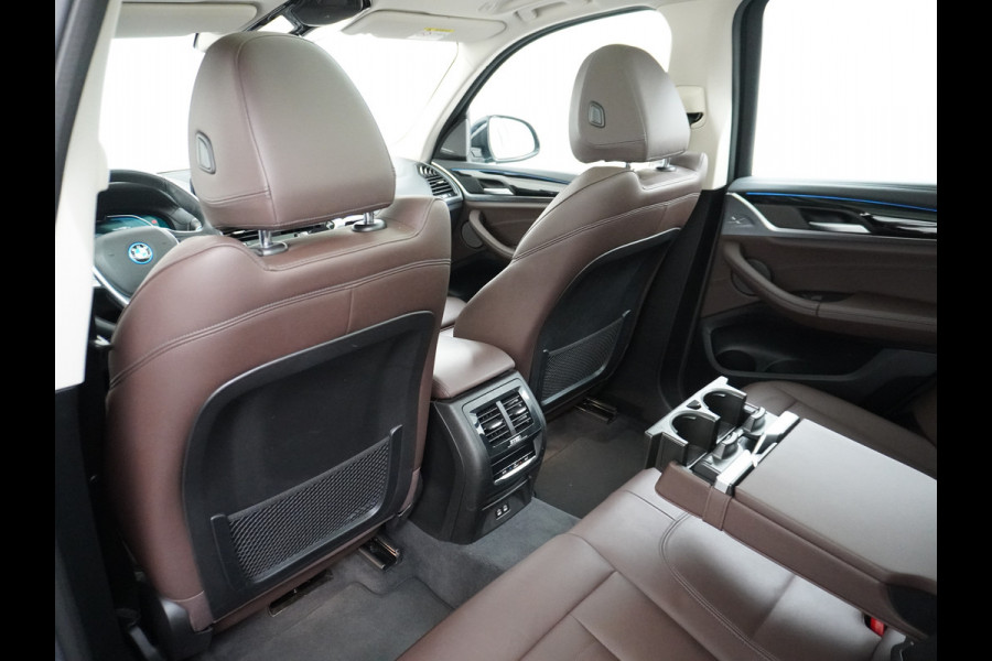 BMW iX3 High Executive 80kWh Leder Adap.Cruise Apple Carplay Android Auto Navi Ecc 360°Camera Panoramaschuifdak Harman&Kardon®SurroundSo Stoelverwarming Parkeer+Achteruitrij assistent Led Origineel Nederlandse Auto Zeer compleet!