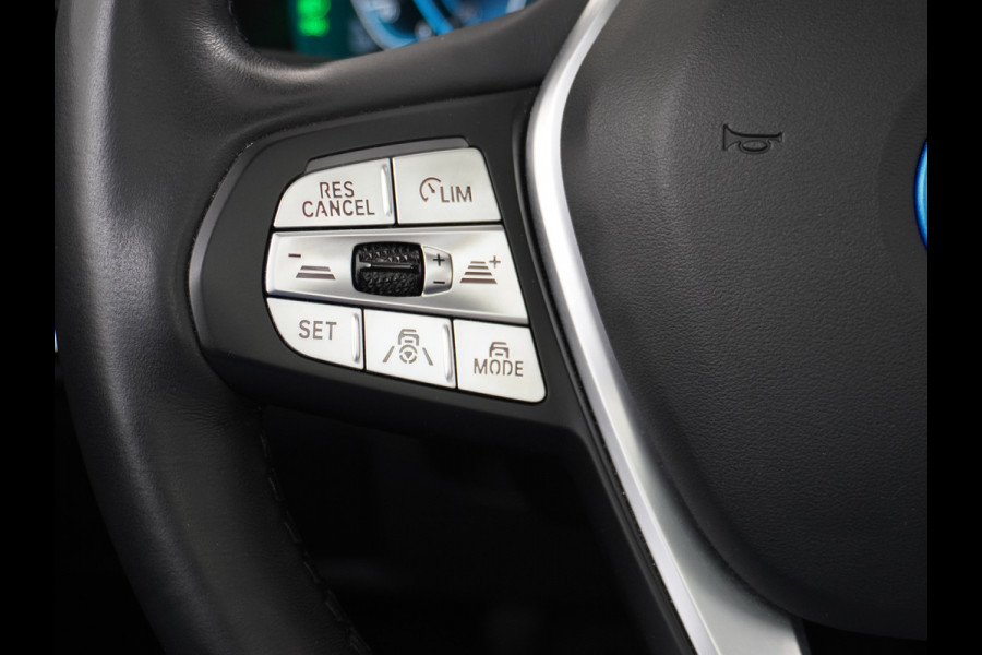 BMW iX3 High Executive 80kWh Leder Adap.Cruise Apple Carplay Android Auto Navi Ecc 360°Camera Panoramaschuifdak Harman&Kardon®SurroundSo Stoelverwarming Parkeer+Achteruitrij assistent Led Origineel Nederlandse Auto Zeer compleet!