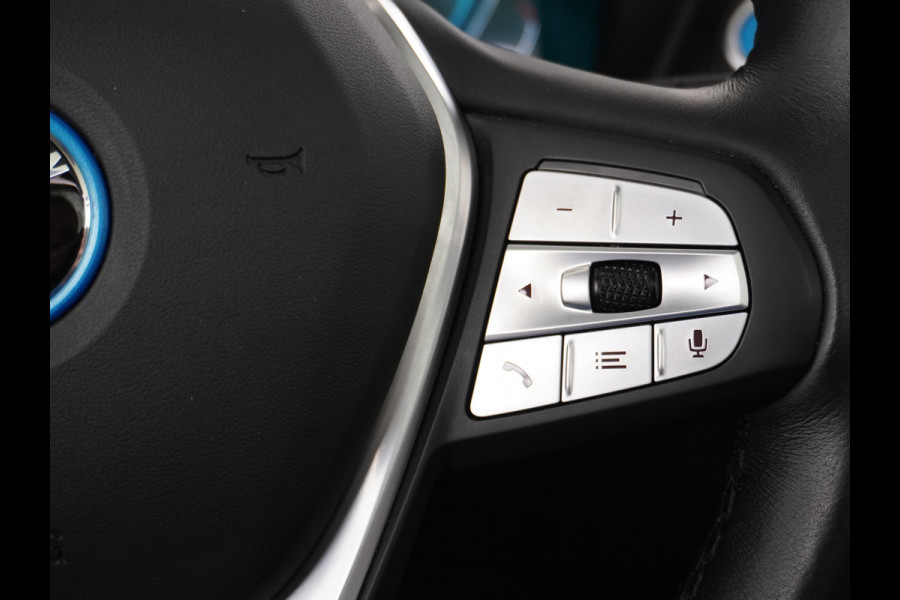 BMW iX3 High Executive 80kWh Leder Adap.Cruise Apple Carplay Android Auto Navi Ecc 360°Camera Panoramaschuifdak Harman&Kardon®SurroundSo Stoelverwarming Parkeer+Achteruitrij assistent Led Origineel Nederlandse Auto Zeer compleet!