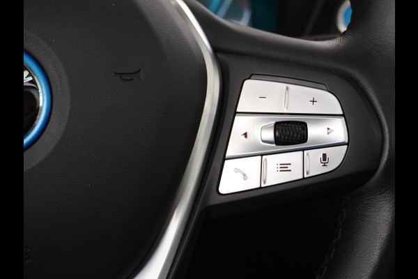 BMW iX3 High Executive 80kWh Leder Adap.Cruise Apple Carplay Android Auto Navi Ecc 360°Camera Panoramaschuifdak Harman&Kardon®SurroundSo Stoelverwarming Parkeer+Achteruitrij assistent Led Origineel Nederlandse Auto Zeer compleet!