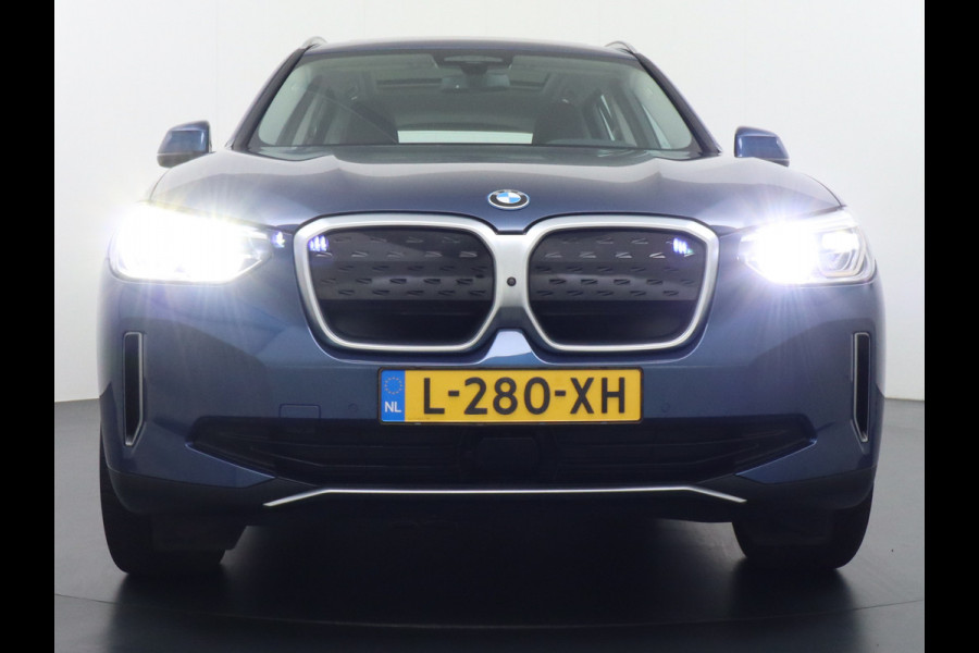 BMW iX3 High Executive 80kWh Leder Adap.Cruise Apple Carplay Android Auto Navi Ecc 360°Camera Panoramaschuifdak Harman&Kardon®SurroundSo Stoelverwarming Parkeer+Achteruitrij assistent Led Origineel Nederlandse Auto Zeer compleet!