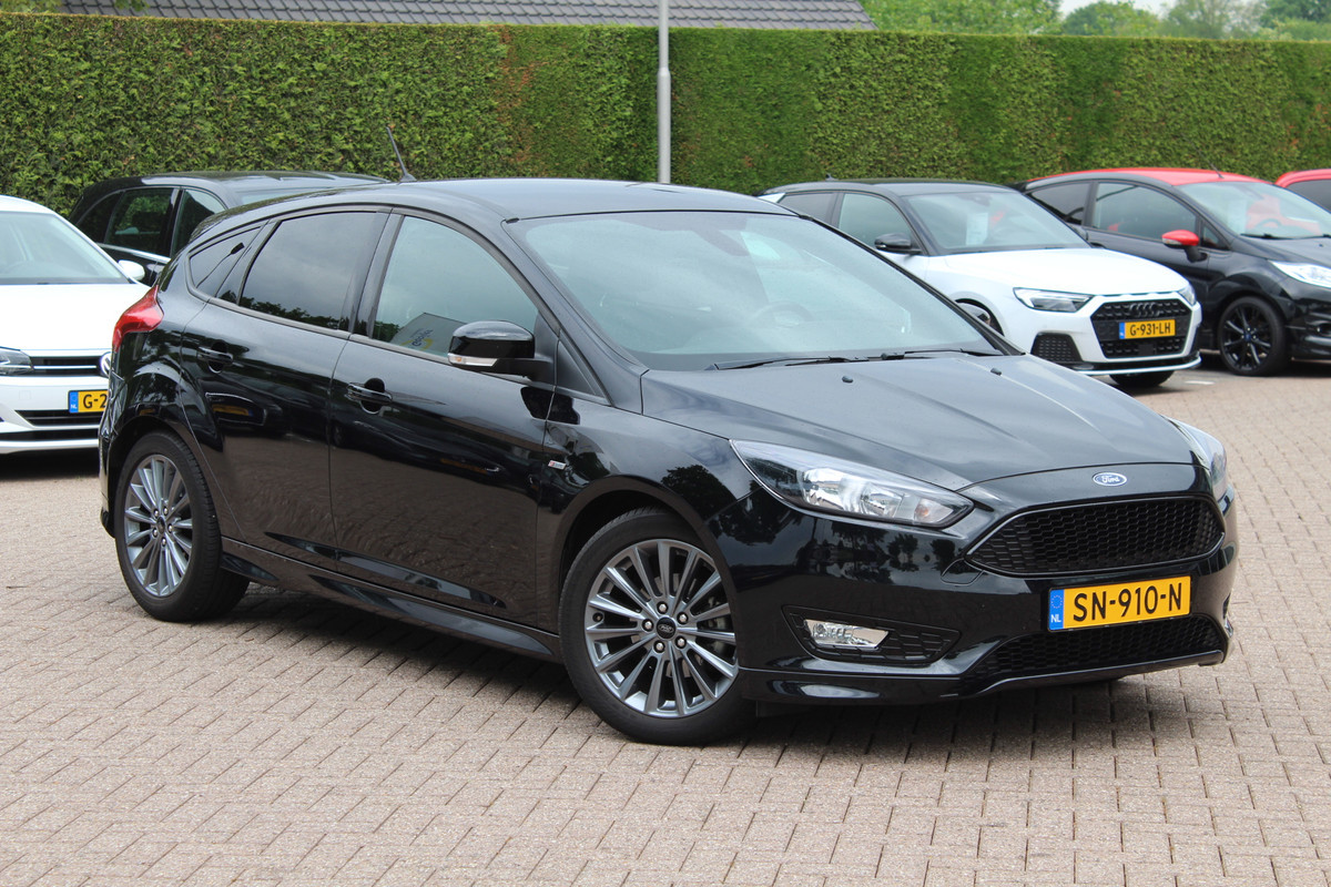 Ford Focus 1.0 ST-Line / Camera / Navigatie / Parkeerhulp achter / Cruise Control / Stoelverwarming
