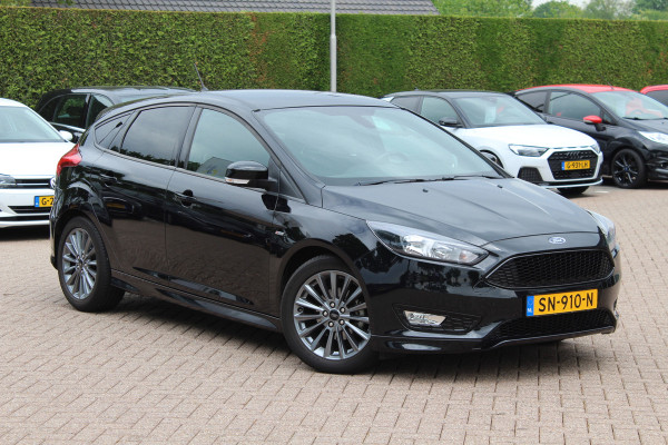 Ford Focus 1.0 ST-Line / Camera / Navigatie / Parkeerhulp achter / Cruise Control / Stoelverwarming