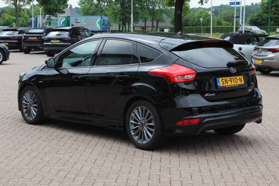 Ford Focus 1.0 ST-Line / Camera / Navigatie / Parkeerhulp achter / Cruise Control / Stoelverwarming
