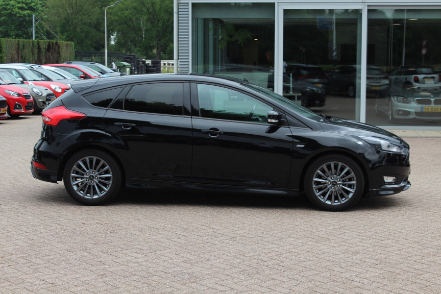 Ford Focus 1.0 ST-Line / Camera / Navigatie / Parkeerhulp achter / Cruise Control / Stoelverwarming