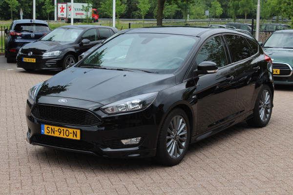 Ford Focus 1.0 ST-Line / Camera / Navigatie / Parkeerhulp achter / Cruise Control / Stoelverwarming
