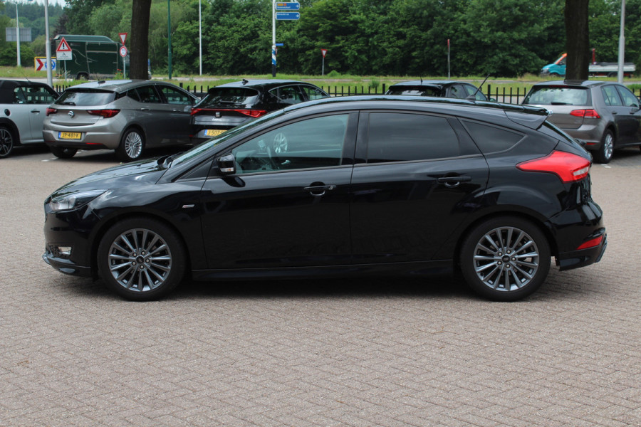 Ford Focus 1.0 ST-Line / Camera / Navigatie / Parkeerhulp achter / Cruise Control / Stoelverwarming