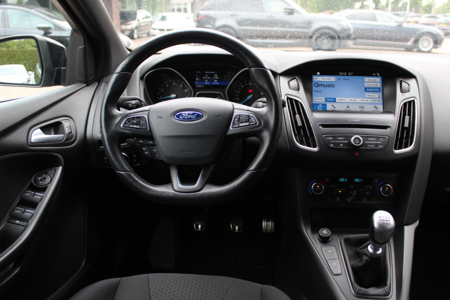 Ford Focus 1.0 ST-Line / Camera / Navigatie / Parkeerhulp achter / Cruise Control / Stoelverwarming