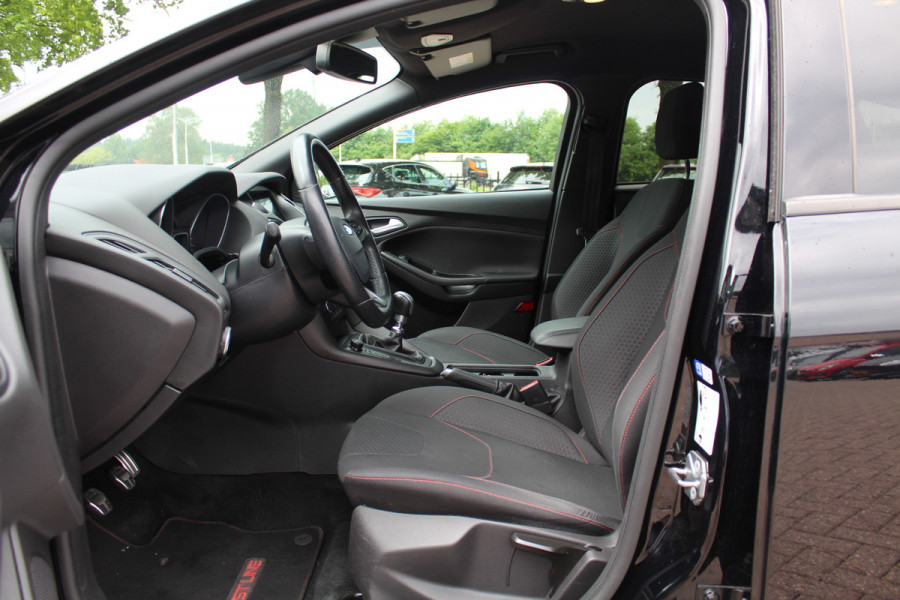 Ford Focus 1.0 ST-Line / Camera / Navigatie / Parkeerhulp achter / Cruise Control / Stoelverwarming