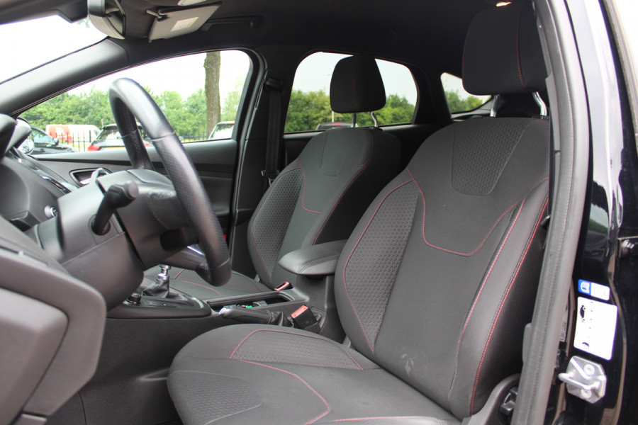 Ford Focus 1.0 ST-Line / Camera / Navigatie / Parkeerhulp achter / Cruise Control / Stoelverwarming
