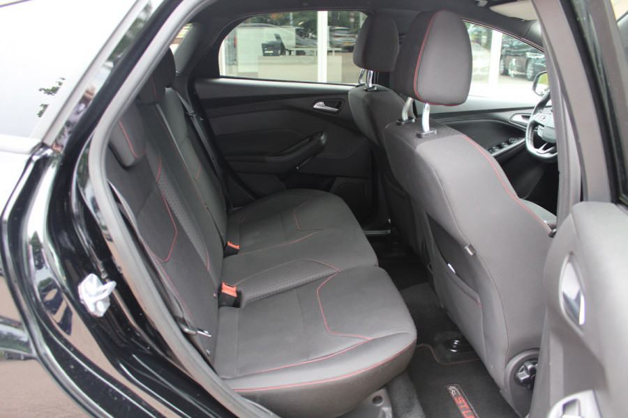 Ford Focus 1.0 ST-Line / Camera / Navigatie / Parkeerhulp achter / Cruise Control / Stoelverwarming