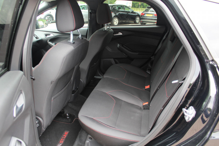Ford Focus 1.0 ST-Line / Camera / Navigatie / Parkeerhulp achter / Cruise Control / Stoelverwarming