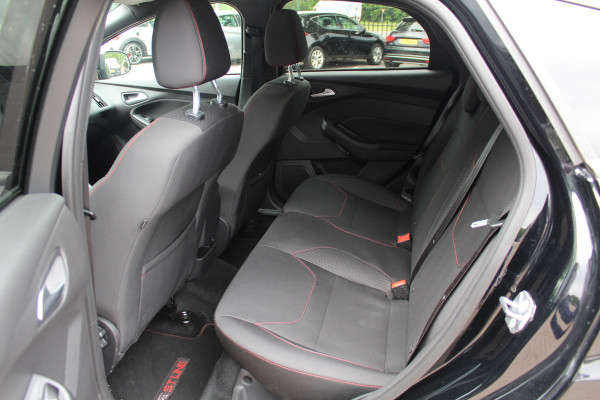 Ford Focus 1.0 ST-Line / Camera / Navigatie / Parkeerhulp achter / Cruise Control / Stoelverwarming
