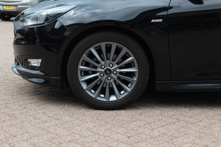 Ford Focus 1.0 ST-Line / Camera / Navigatie / Parkeerhulp achter / Cruise Control / Stoelverwarming