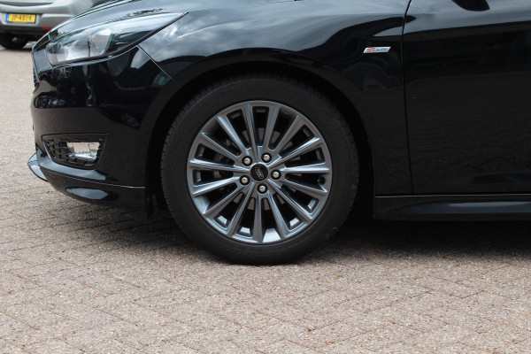 Ford Focus 1.0 ST-Line / Camera / Navigatie / Parkeerhulp achter / Cruise Control / Stoelverwarming