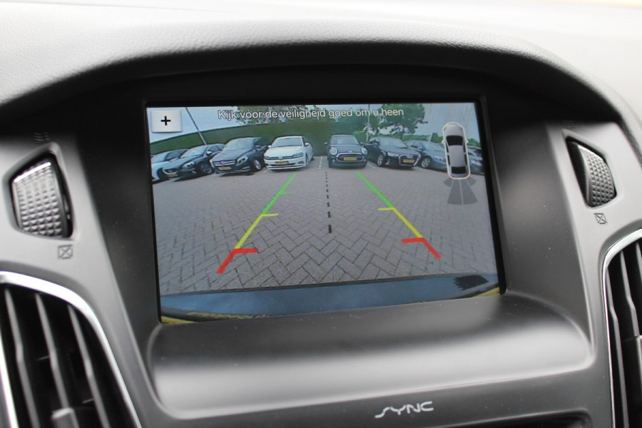 Ford Focus 1.0 ST-Line / Camera / Navigatie / Parkeerhulp achter / Cruise Control / Stoelverwarming