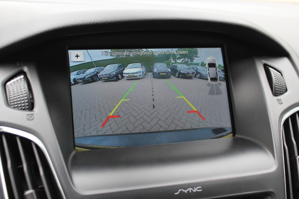 Ford Focus 1.0 ST-Line / Camera / Navigatie / Parkeerhulp achter / Cruise Control / Stoelverwarming