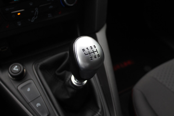 Ford Focus 1.0 ST-Line / Camera / Navigatie / Parkeerhulp achter / Cruise Control / Stoelverwarming