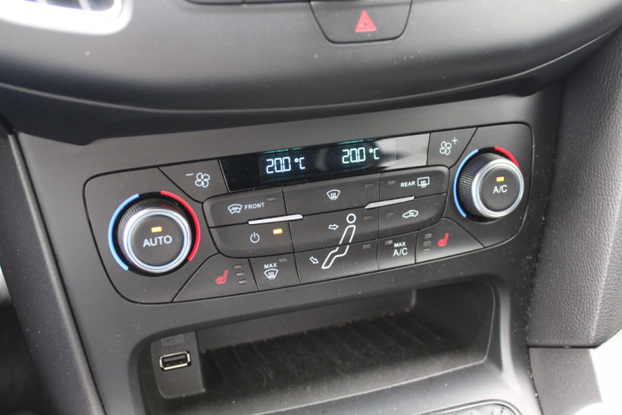 Ford Focus 1.0 ST-Line / Camera / Navigatie / Parkeerhulp achter / Cruise Control / Stoelverwarming