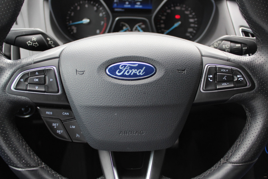 Ford Focus 1.0 ST-Line / Camera / Navigatie / Parkeerhulp achter / Cruise Control / Stoelverwarming