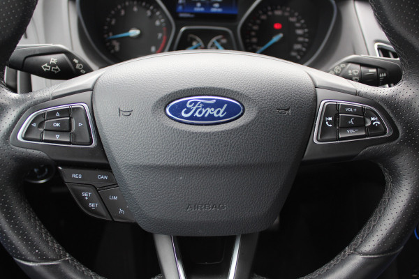 Ford Focus 1.0 ST-Line / Camera / Navigatie / Parkeerhulp achter / Cruise Control / Stoelverwarming