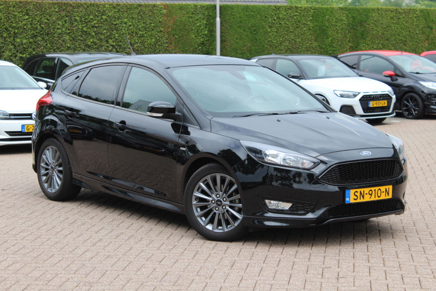 Ford Focus 1.0 ST-Line / Camera / Navigatie / Parkeerhulp achter / Cruise Control / Stoelverwarming