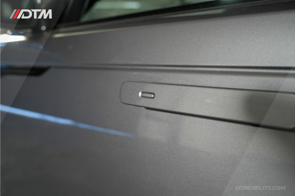 Land Rover Range Rover Velar 2.0 P400e | Panoramadak | Lederen Bekleding | 3D Camera | Meridian Audio |