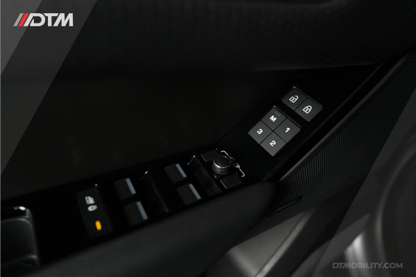 Land Rover Range Rover Velar 2.0 P400e | Panoramadak | Lederen Bekleding | 3D Camera | Meridian Audio |