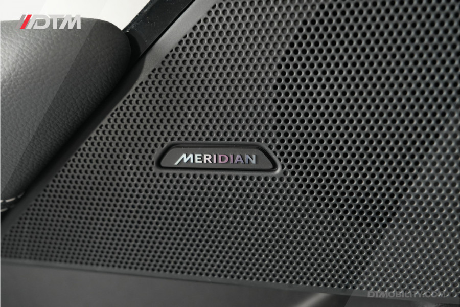 Land Rover Range Rover Velar 2.0 P400e | Panoramadak | Lederen Bekleding | 3D Camera | Meridian Audio |