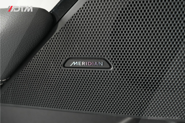 Land Rover Range Rover Velar 2.0 P400e | Panoramadak | Lederen Bekleding | 3D Camera | Meridian Audio |