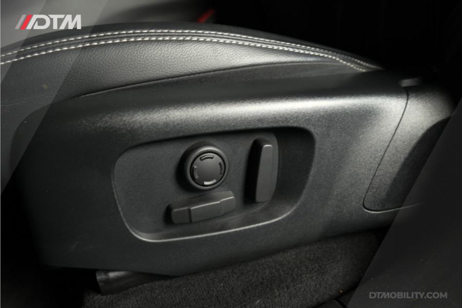 Land Rover Range Rover Velar 2.0 P400e | Panoramadak | Lederen Bekleding | 3D Camera | Meridian Audio |