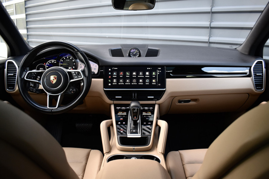 Porsche Cayenne 3.0 E-Hybrid 462pk | Panoramadak | Sport Chrono | 22'' RS Spyder Design | PASM | Orig. NL |