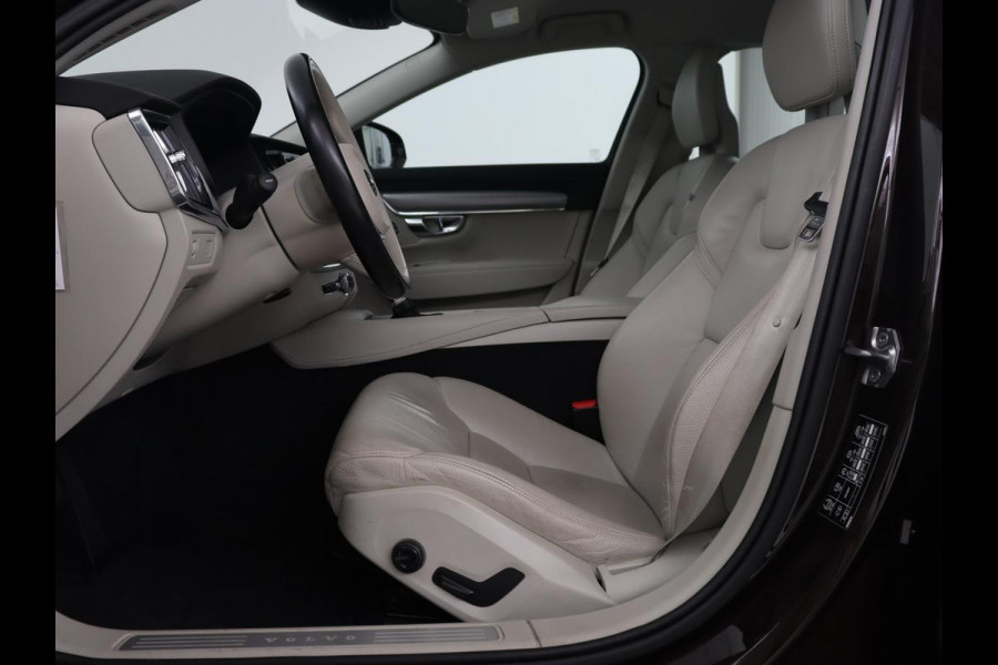 Volvo V90 2.0 D4 Momentum | Trekhaak | Carplay | Camera | Stoelverwarming | Automaat | Adaptive cruise | Pilot assist | Leder | LED | Navigatie | Head-up display