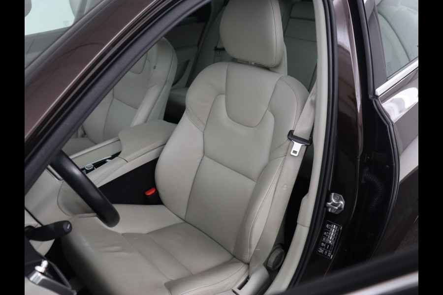 Volvo V90 2.0 D4 Momentum | Trekhaak | Carplay | Camera | Stoelverwarming | Automaat | Adaptive cruise | Pilot assist | Leder | LED | Navigatie | Head-up display