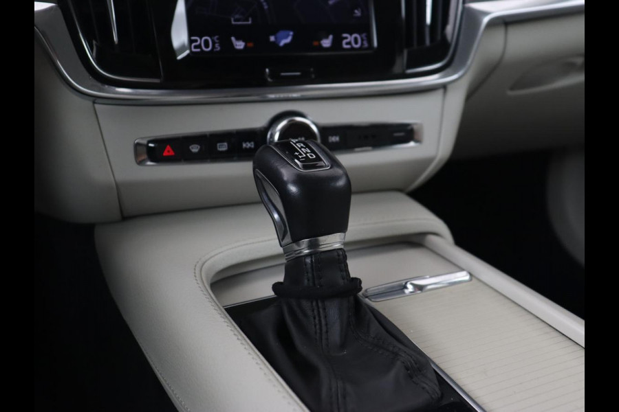 Volvo V90 2.0 D4 Momentum | Trekhaak | Carplay | Camera | Stoelverwarming | Automaat | Adaptive cruise | Pilot assist | Leder | LED | Navigatie | Head-up display